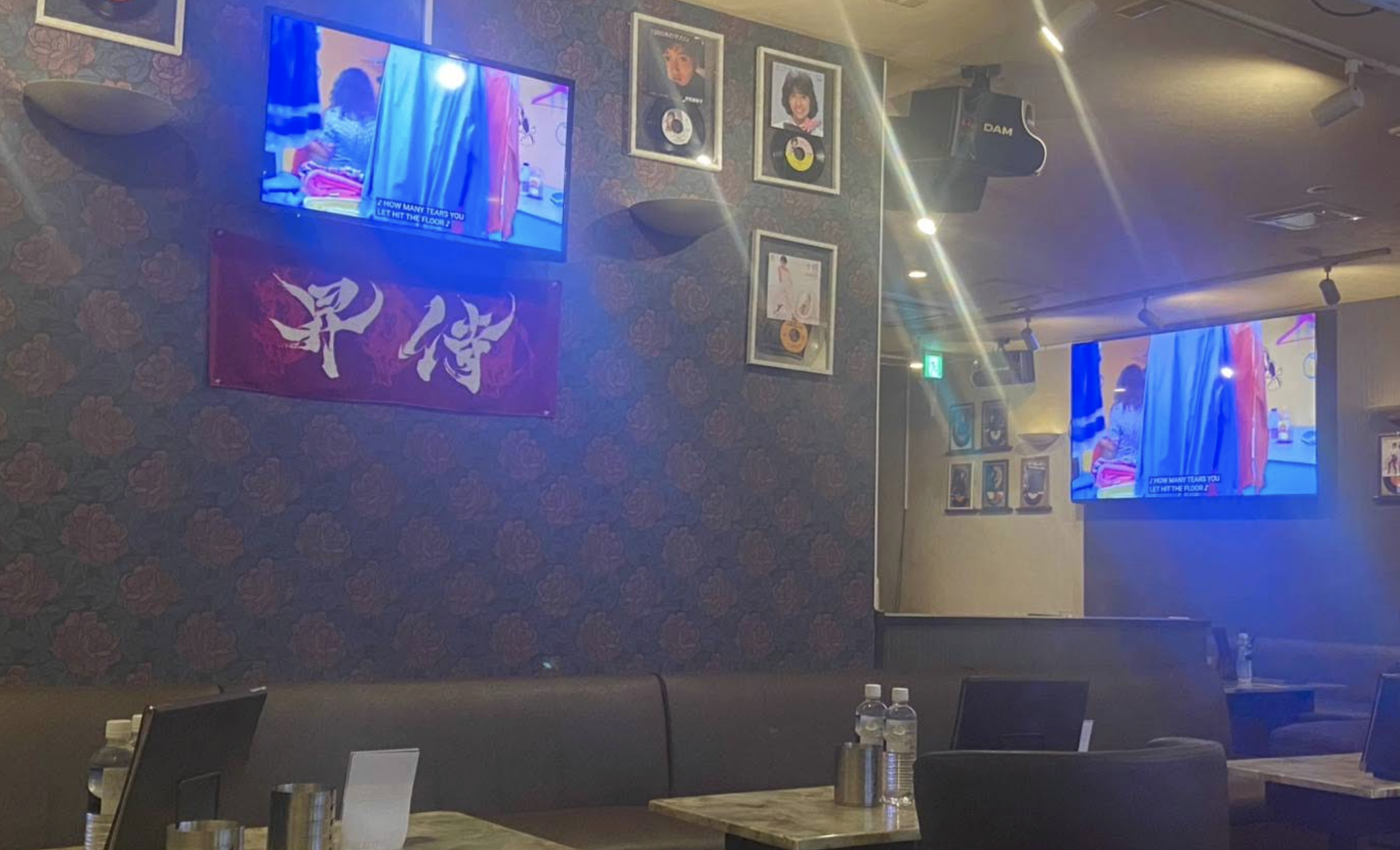 カラオケスナック 昭和バブル 店内写真2